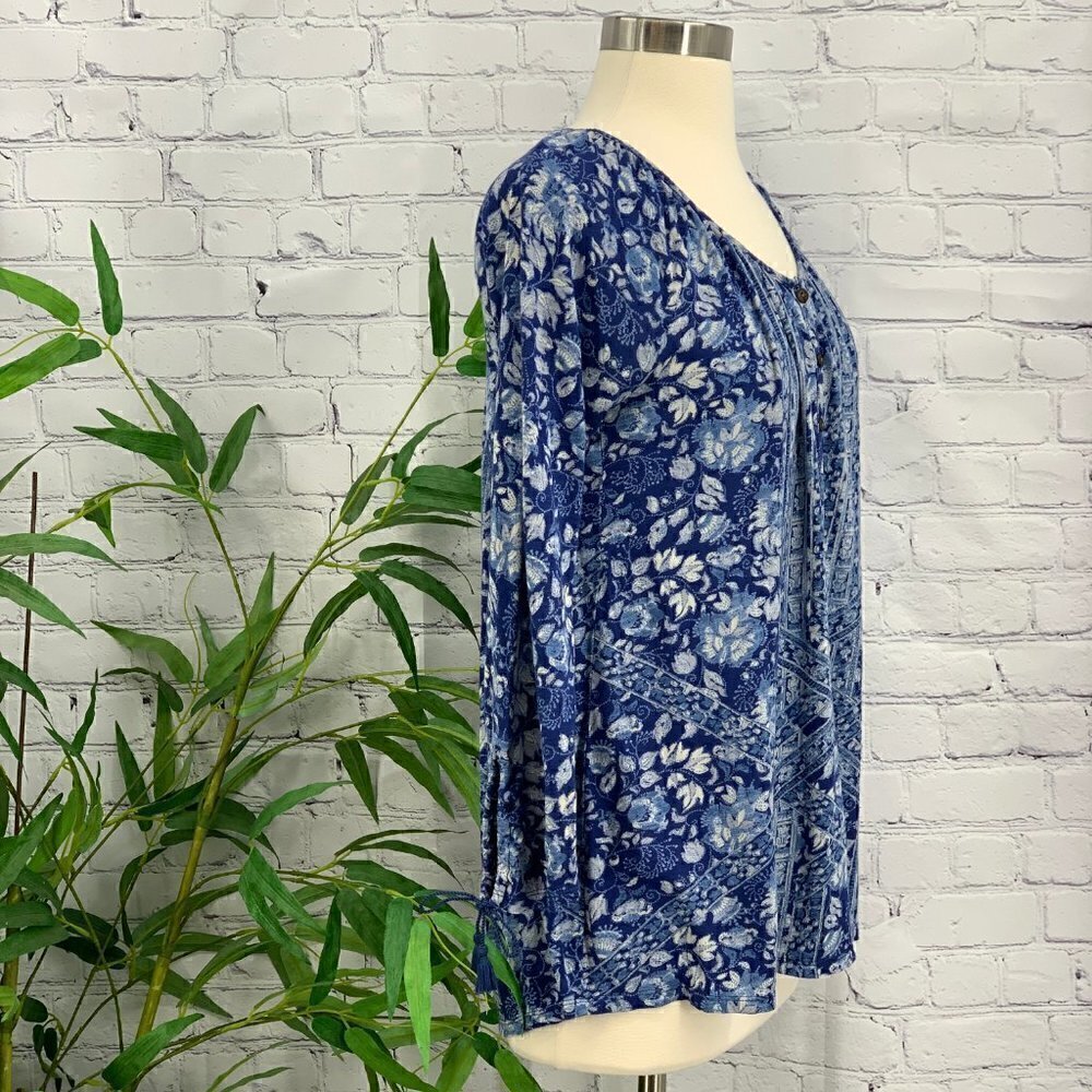 🎉Lucky Brand Blue w/ White Floral Pattern Tunic - Picture 2 of 5